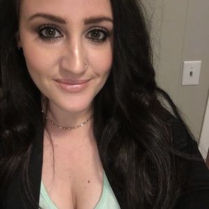 Meet your Posher, Elyse